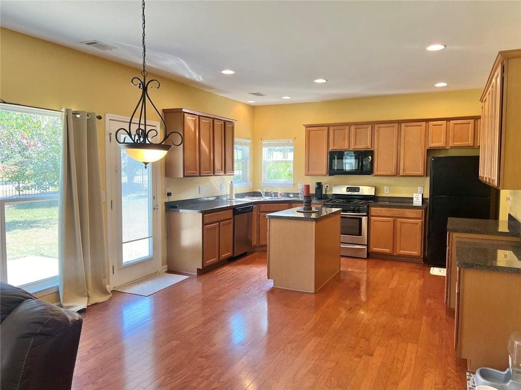 4 bedroom, 3 bathroom, 2,684 sq ft single family residence for sale at 1116 Silverbrooke Drive, Powder Springs, GA 30127 — photo 7