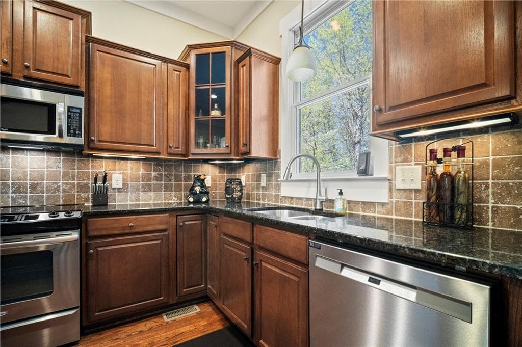 3 bedroom, 3 bathroom, 2,188 sq ft single family residence for sale at 16 Osi Way, Big Canoe, GA 30143 — photo 8