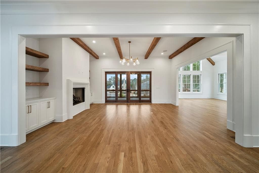 5 bedroom, 6 bathroom, 5,000 sq ft single family residence for sale at 5011 Kings Close, Alpharetta, GA 30004 — photo 4