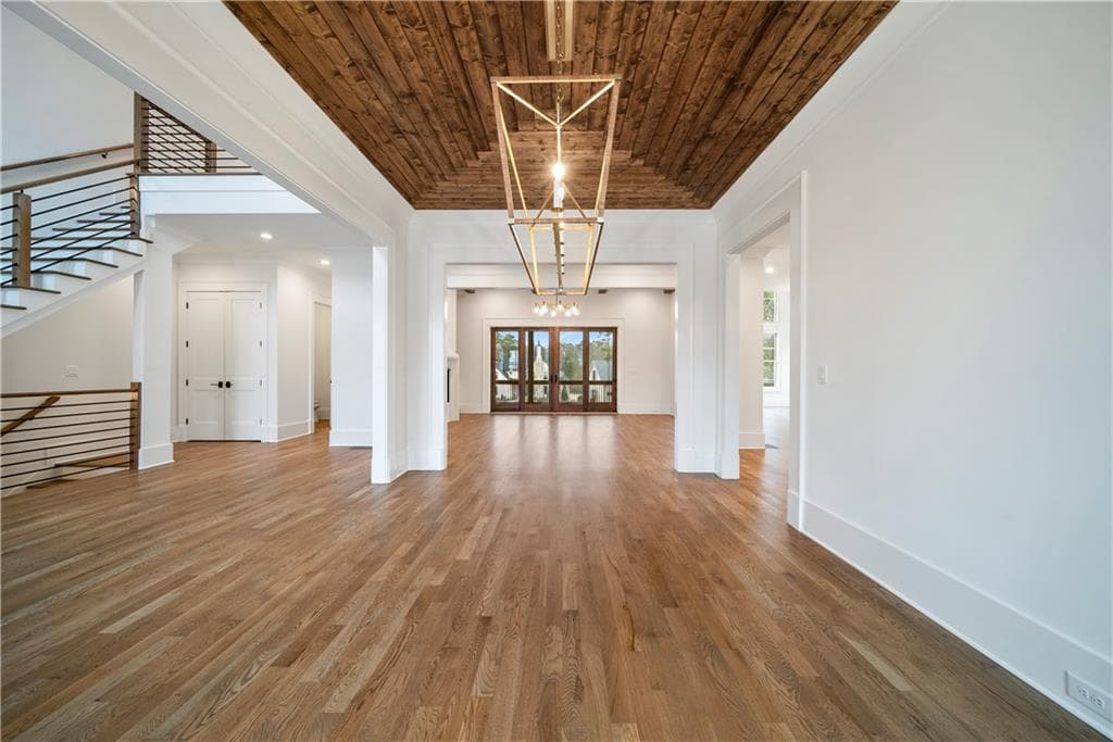5 bedroom, 6 bathroom, 5,000 sq ft single family residence for sale at 5011 Kings Close, Alpharetta, GA 30004 — photo 6