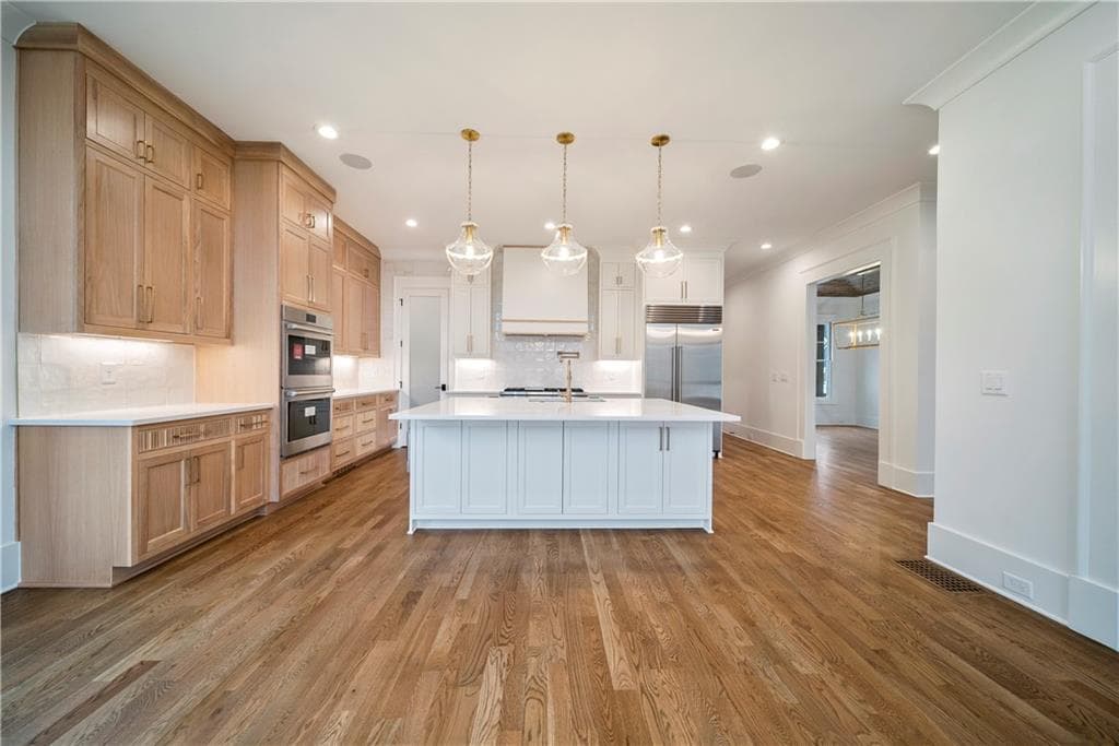 5 bedroom, 6 bathroom, 5,000 sq ft single family residence for sale at 5011 Kings Close, Alpharetta, GA 30004 — photo 8