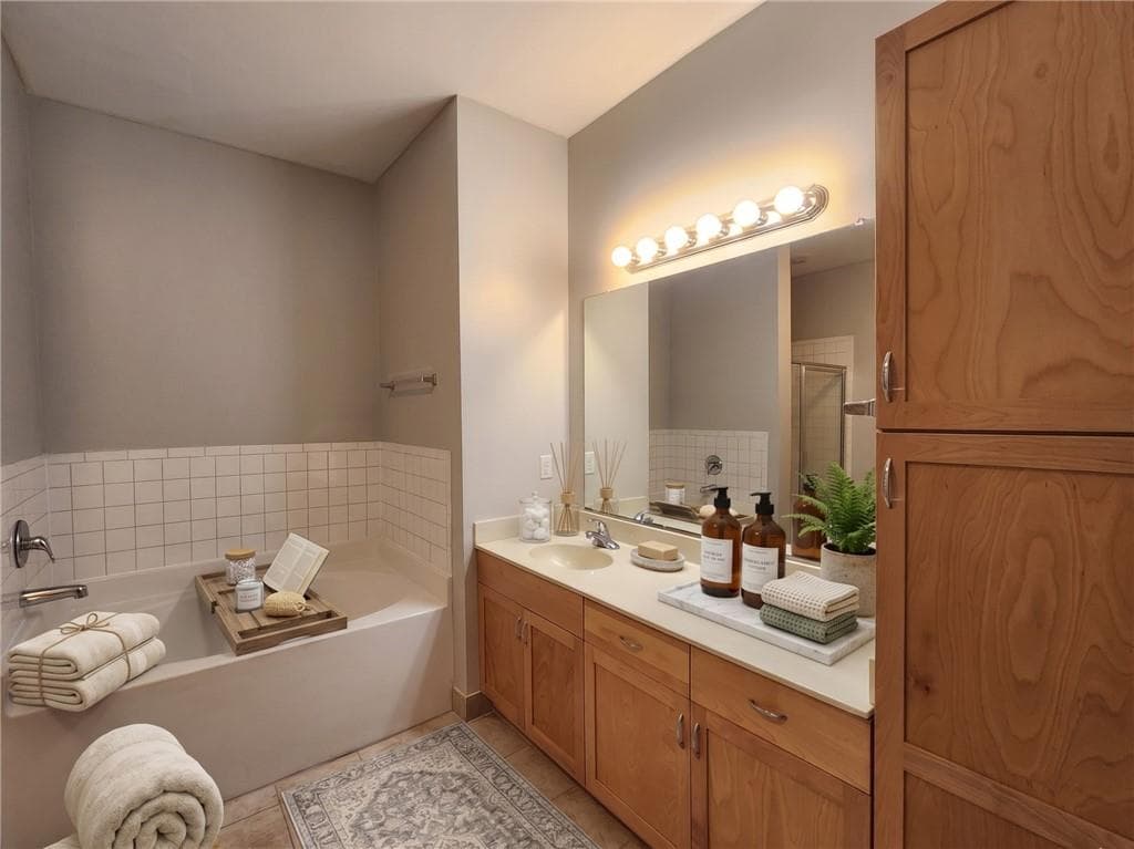 1 bedroom, 1 bathroom, 1,082 sq ft condominium for sale at 870 Mayson Turner Road 1228, Atlanta, GA 30314 — photo 7