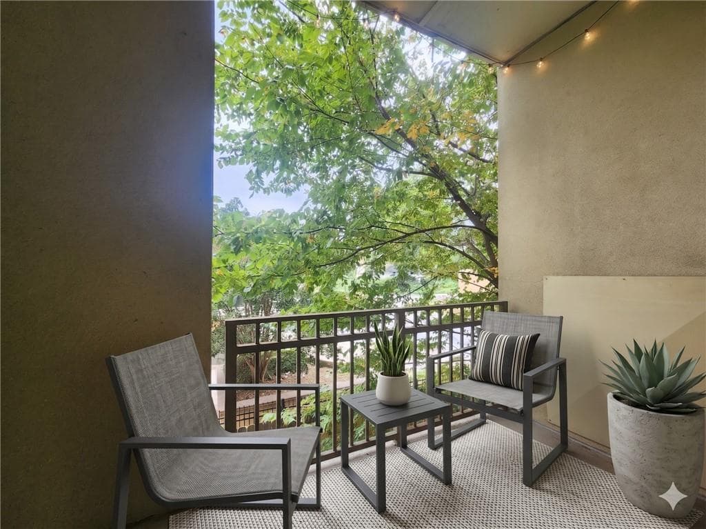 1 bedroom, 1 bathroom, 1,082 sq ft condominium for sale at 870 Mayson Turner Road 1228, Atlanta, GA 30314 — photo 8