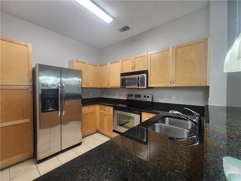 1 bedroom, 1 bathroom, 1,082 sq ft condominium for sale at 870 Mayson Turner Road 1228, Atlanta, GA 30314 — photo 9