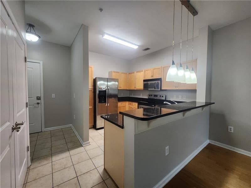 1 bedroom, 1 bathroom, 1,082 sq ft condominium for sale at 870 Mayson Turner Road 1228, Atlanta, GA 30314 — photo 10