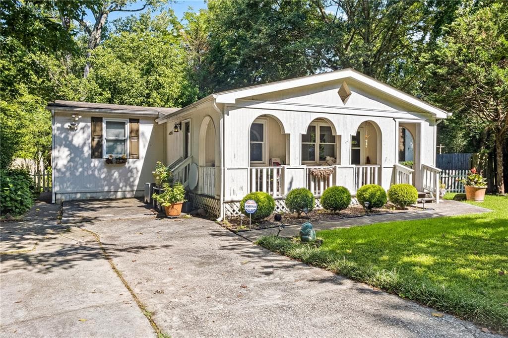 3 bedroom, 2 bathroom, 1,207 sq ft single family residence sold at 2738 S Bamby Lane, Brookhaven, GA 30319
