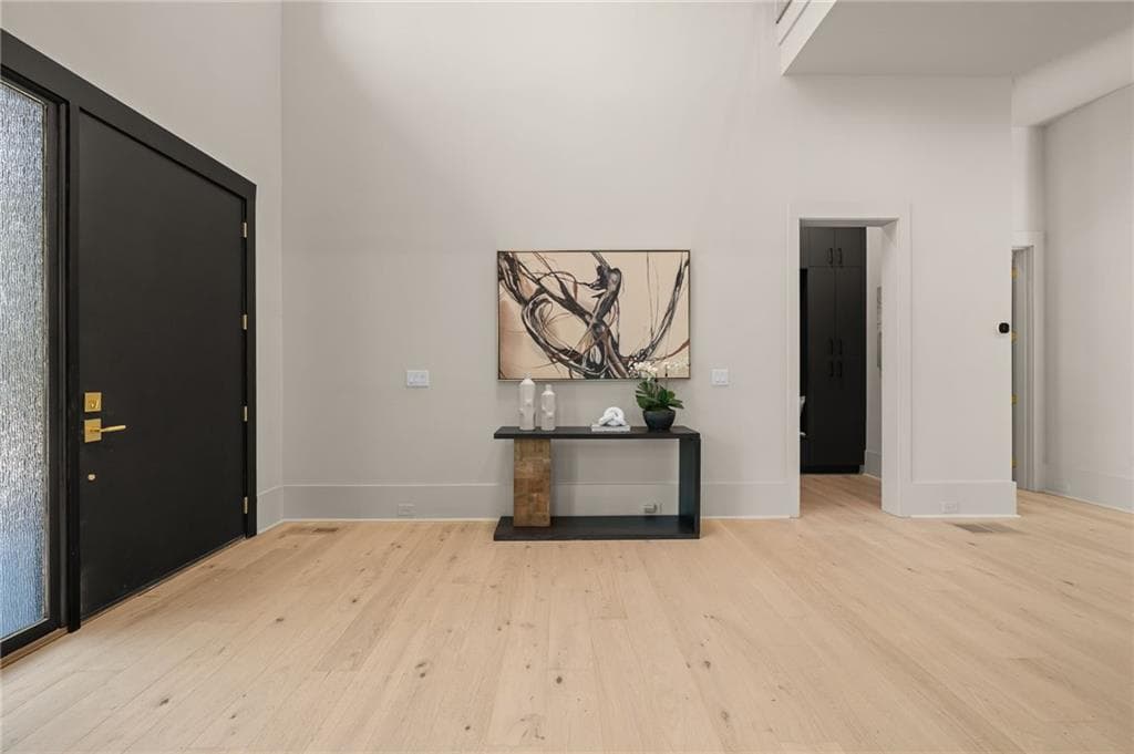 5 bedroom, 6 bathroom, 6,877 sq ft single family residence for sale at 3212 Towerview Drive, Atlanta, GA 30324 — photo 5