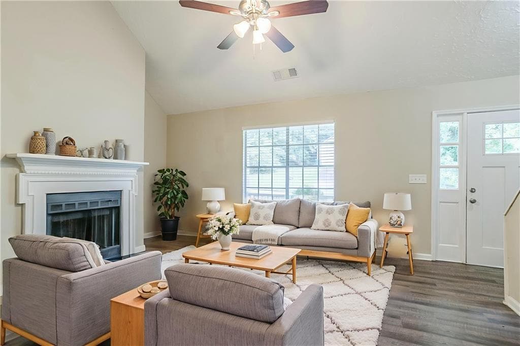 5 bedroom, 2 bathroom, 1,721 sq ft single family residence under contract at 3822 Conley Downs Lane, Decatur, GA 30034 — photo 4