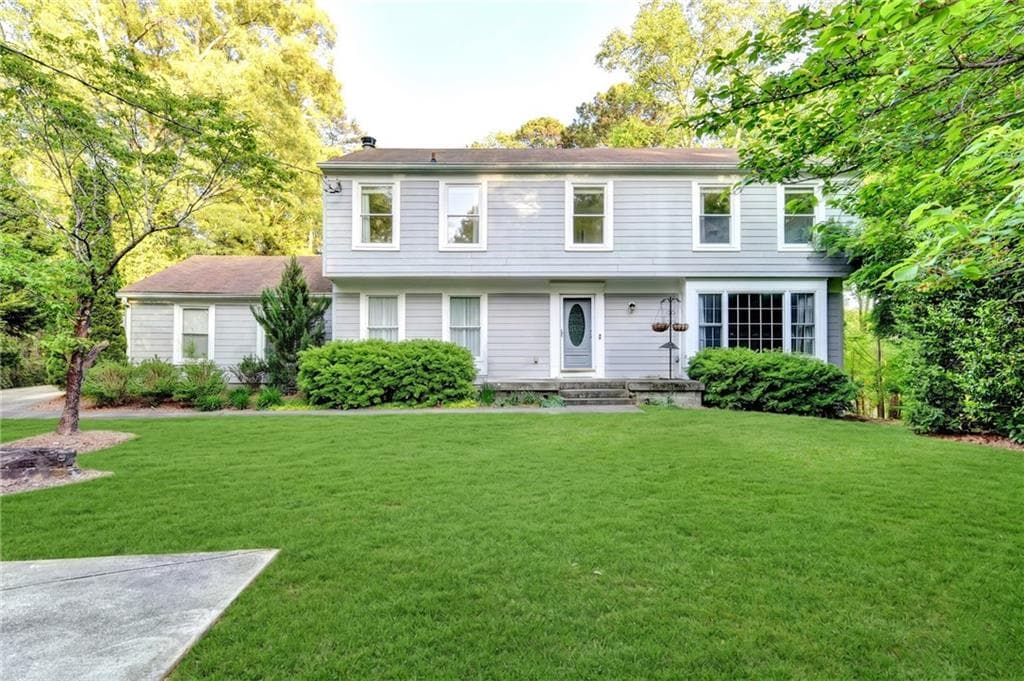 6 bedroom, 3 bathroom, 2,840 sq ft single family residence for sale at 151 Shadowlawn Road, Marietta, GA 30067 — photo 2