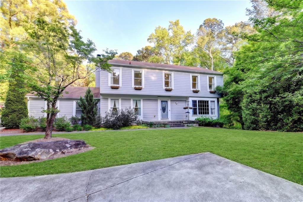 6 bedroom, 3 bathroom, 2,840 sq ft single family residence for sale at 151 Shadowlawn Road, Marietta, GA 30067 — photo 3