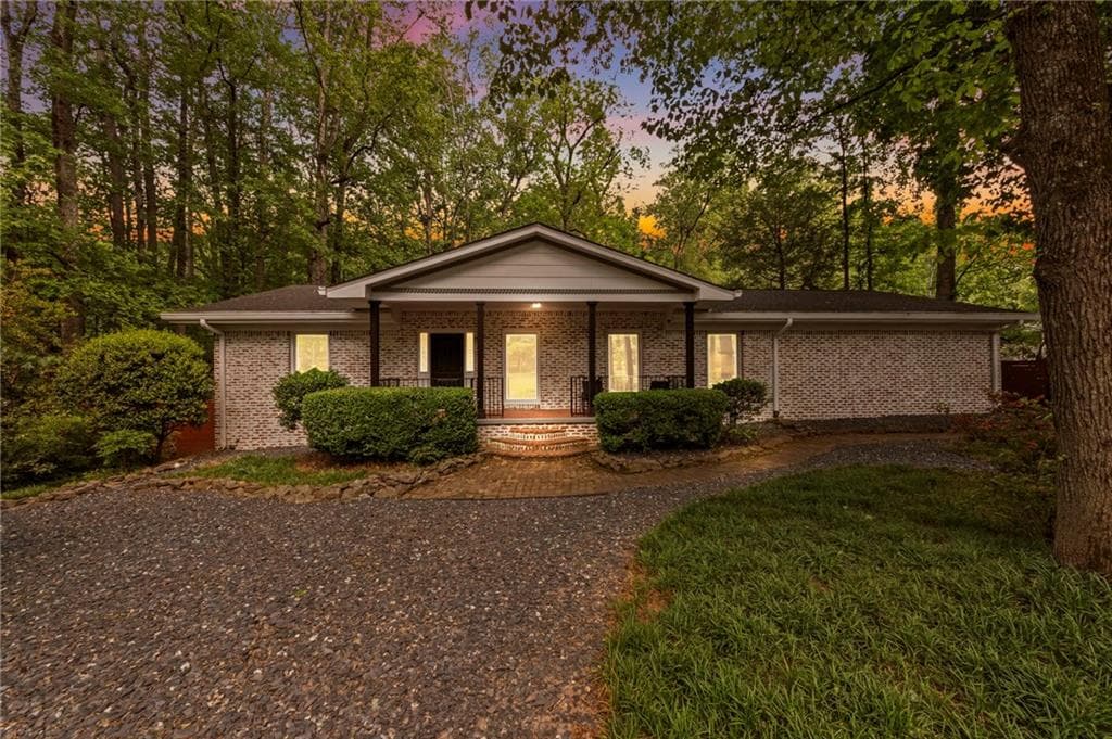 4 bedroom, 4 bathroom, 4,156 sq ft single family residence sold at 3961 Cloudland Drive, Smyrna, GA 30082