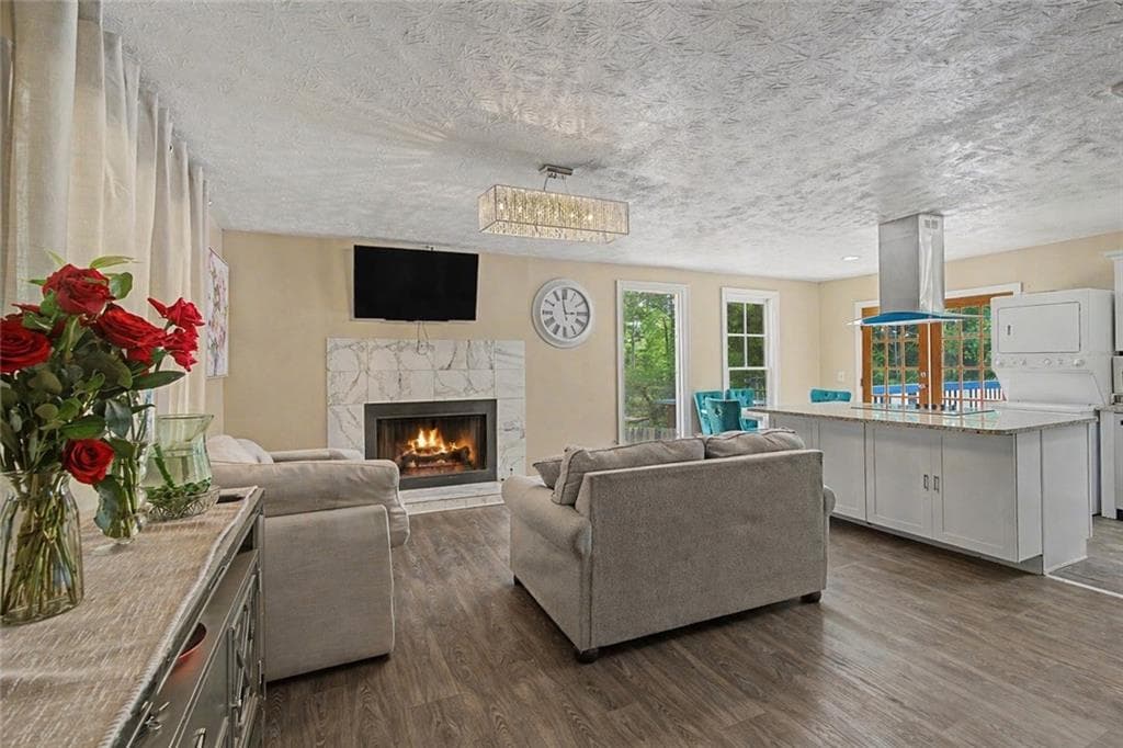 5 bedroom, 3 bathroom, 1,608 sq ft single family residence under contract at 4161 Summer Place, Snellville, GA 30039 — photo 2