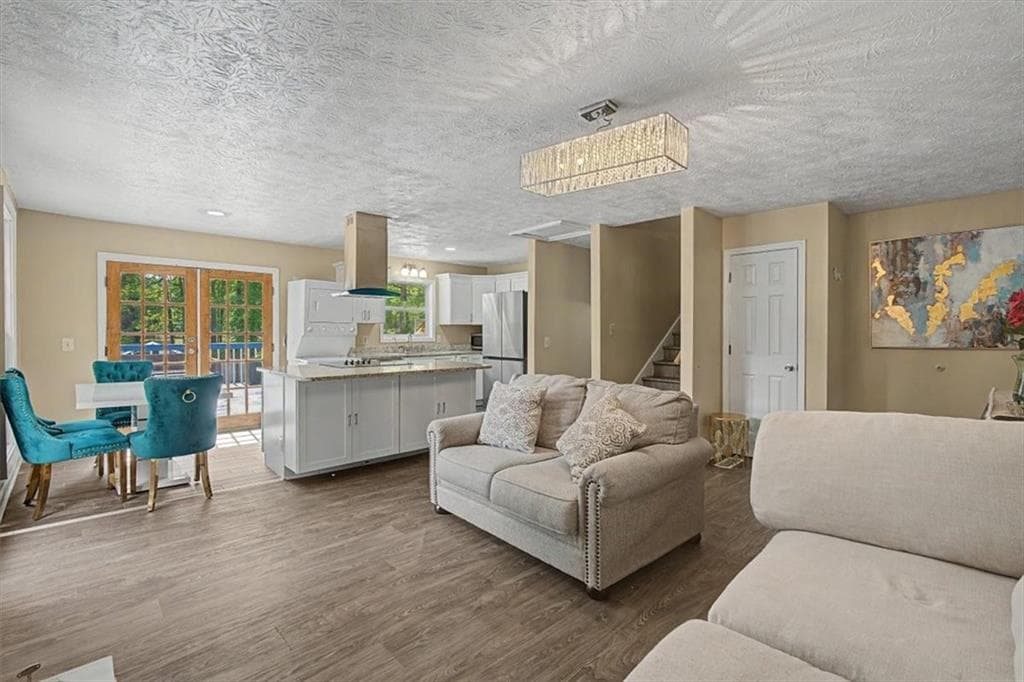 5 bedroom, 3 bathroom, 1,608 sq ft single family residence under contract at 4161 Summer Place, Snellville, GA 30039 — photo 9