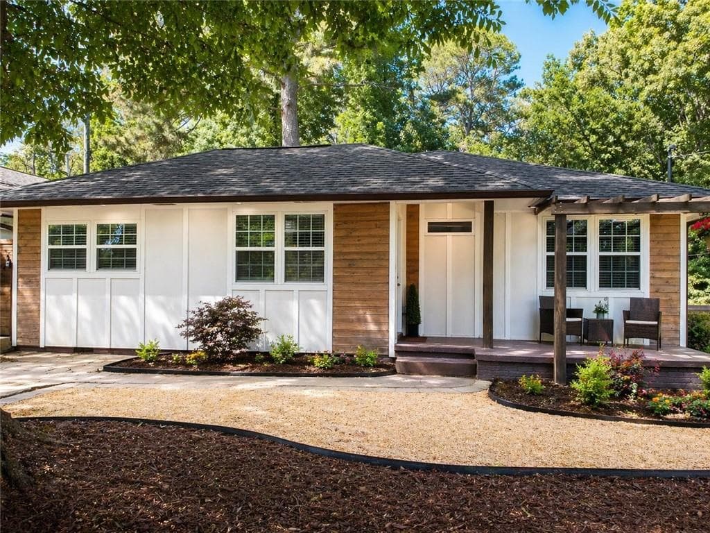 duplex sold at 566 Woods Drive, Atlanta, GA 30318