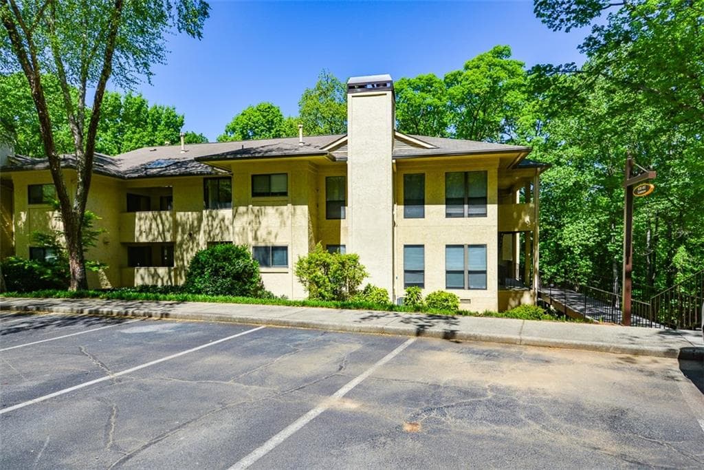 2 bedroom, 2 bathroom, 1,368 sq ft condominium for rent at 607 Lismore, Smyrna, GA 30080 for $1,800 a month — photo 2