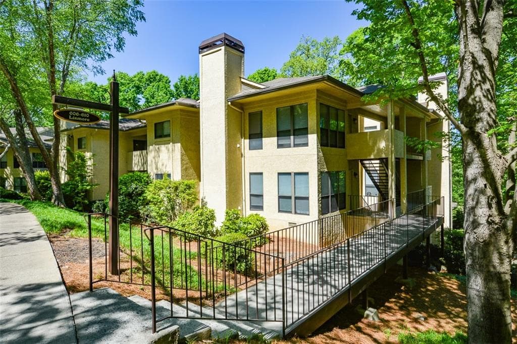 2 bedroom, 2 bathroom, 1,368 sq ft condominium for rent at 607 Lismore, Smyrna, GA 30080 for $1,800 a month — photo 3