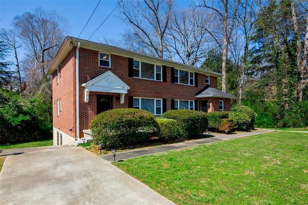 3 bedroom, 2 bathroom duplex for rent at 1538 Beech Valley Way, Atlanta, GA 30306 for $3,100 a month — photo 2
