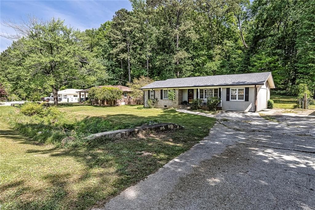 4 bedroom, 2 bathroom, 1,572 sq ft single family residence for sale at 3105 Highland Drive, Smyrna, GA 30080 — photo 2