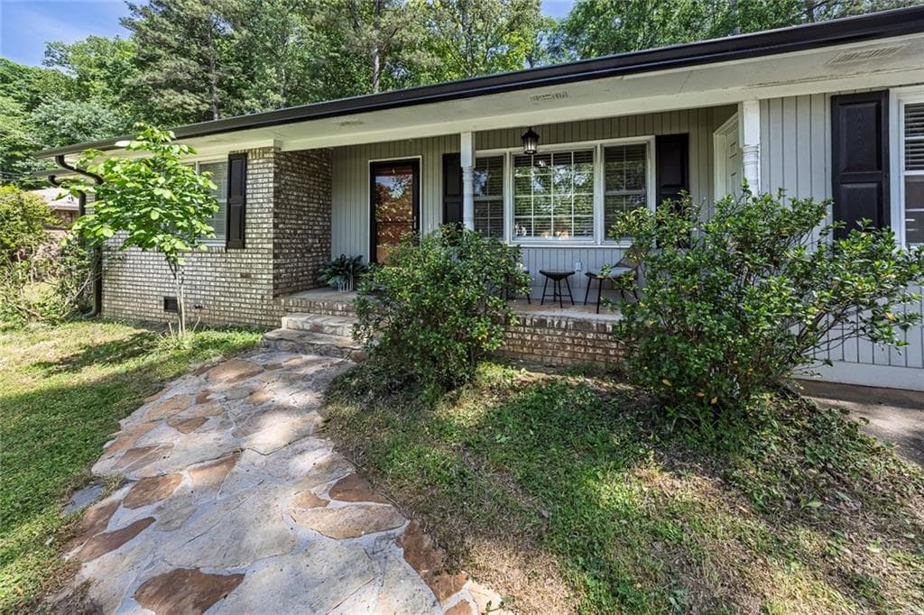 4 bedroom, 2 bathroom, 1,572 sq ft single family residence for sale at 3105 Highland Drive, Smyrna, GA 30080 — photo 4