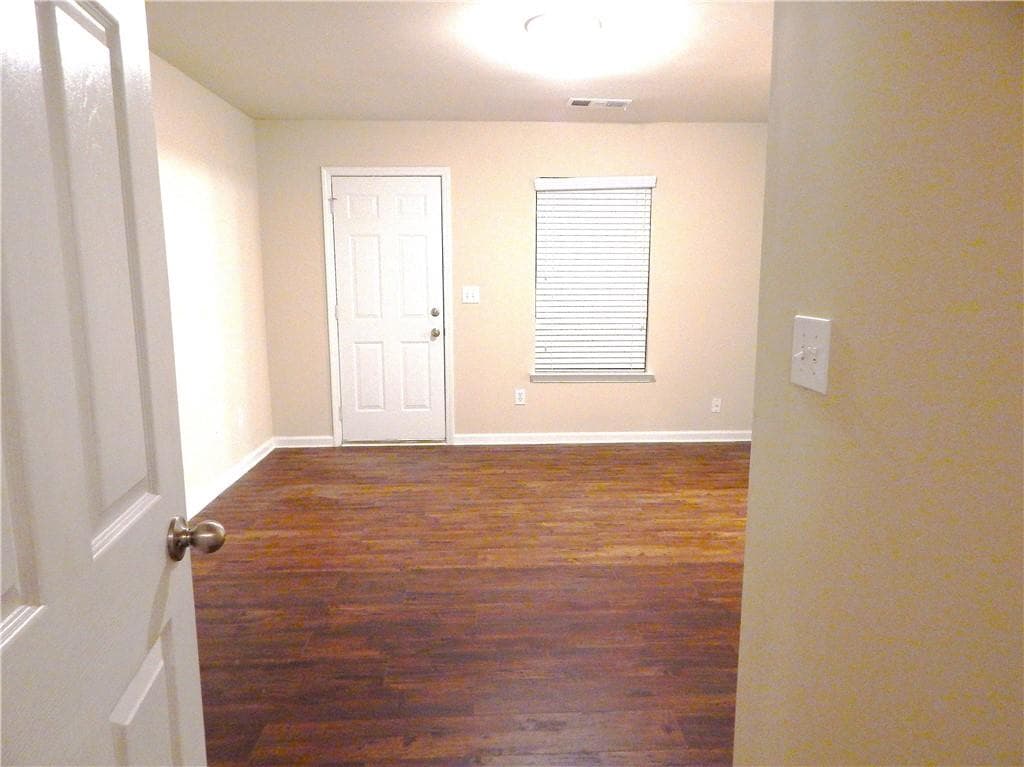 4 bedroom, 4 bathroom townhouse for rent at 2199 Landing Walk Drive, Duluth, GA 30097 for $2,200 a month — photo 7
