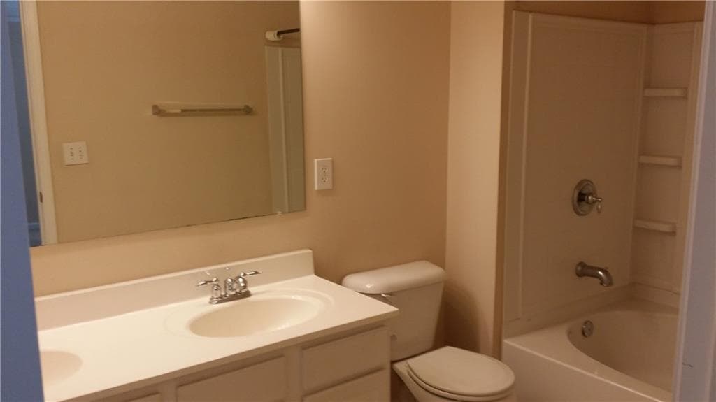 4 bedroom, 4 bathroom townhouse for rent at 2199 Landing Walk Drive, Duluth, GA 30097 for $2,200 a month — photo 10