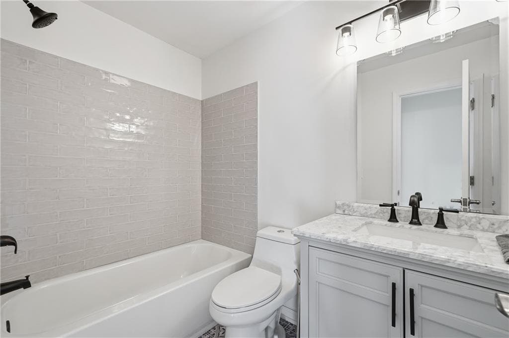 5 bedroom, 3 bathroom, 2,848 sq ft single family residence for sale at 301 Oak Terrace, Alpharetta, GA 30009 — photo 6