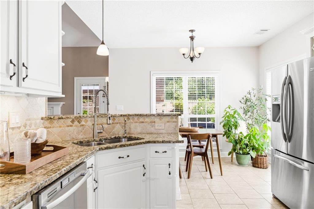 3 bedroom, 3 bathroom, 2,250 sq ft single family residence under contract at 133 Wexford Court, Stockbridge, GA 30281 — photo 9