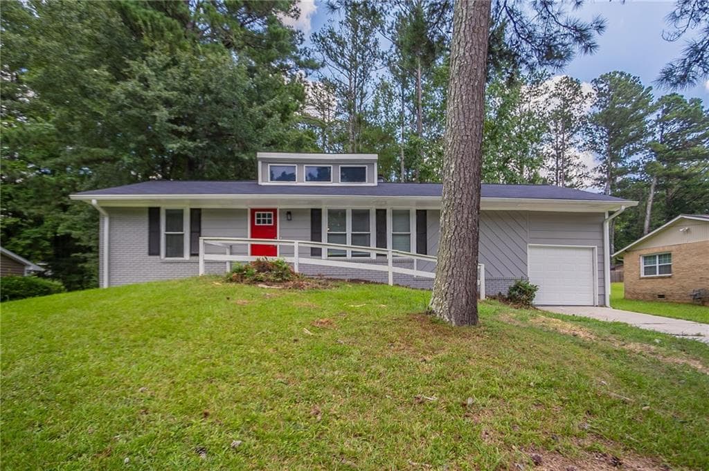 3 bedroom, 2 bathroom, 1,323 sq ft single family residence sold at 2466 Fairway Circle, Atlanta, GA 30331
