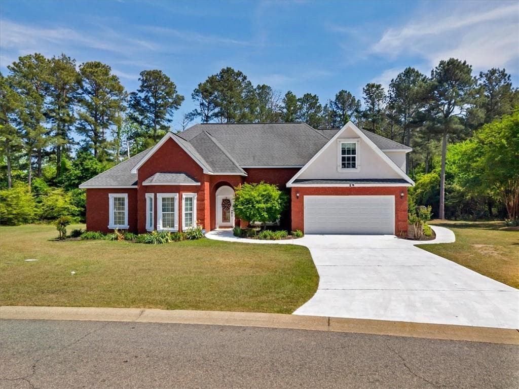 5 bedroom, 3 bathroom, 3,896 sq ft single family residence sold at 142 Golden Ocala Boulevard, Macon, GA 31216
