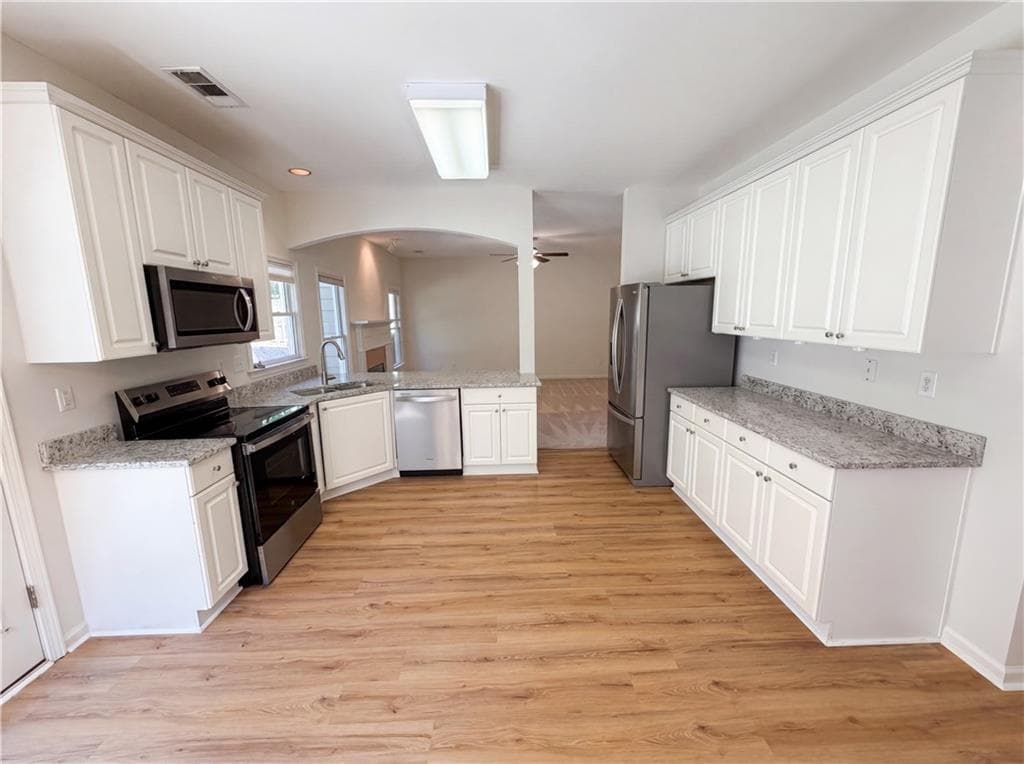 4 bedroom, 3 bathroom, 2,212 sq ft single family residence under contract at 3772 Havenmist Cove, Suwanee, GA 30024 — photo 9