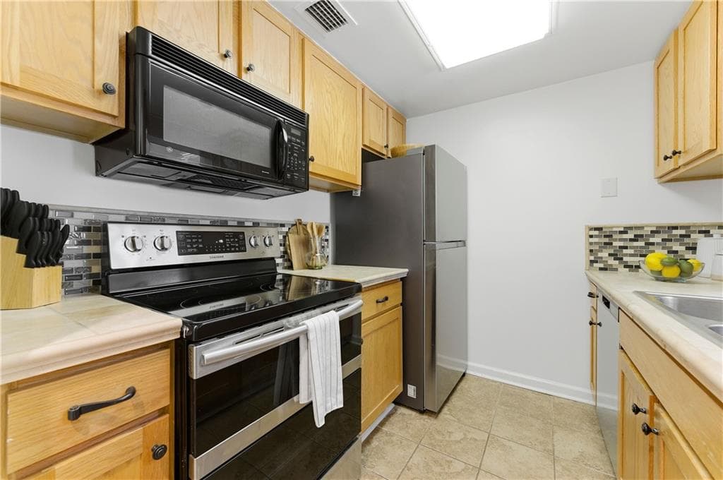1 bedroom, 1 bathroom, 457 sq ft condominium for sale at 1280 W Peachtree Street 2814, Atlanta, GA 30309 — photo 9