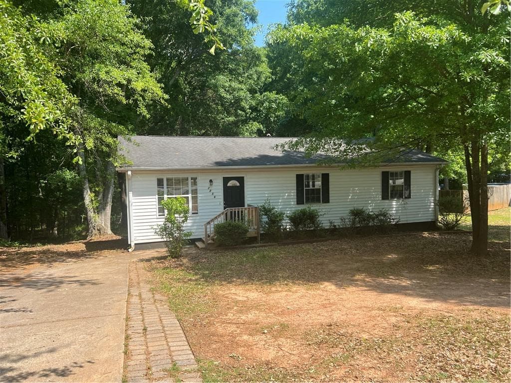3 bedroom, 2 bathroom, 1,363 sq ft single family residence for sale at 2256 Christian Circle, Conyers, GA 30013 — photo 2