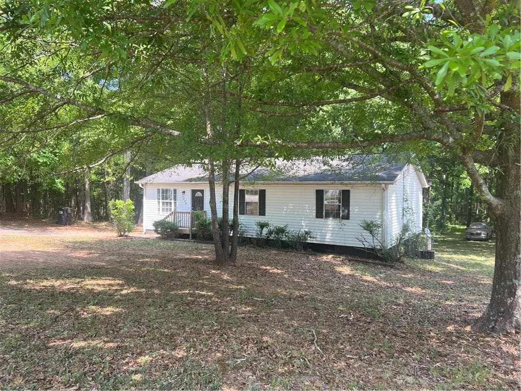 3 bedroom, 2 bathroom, 1,363 sq ft single family residence for sale at 2256 Christian Circle, Conyers, GA 30013 — photo 3
