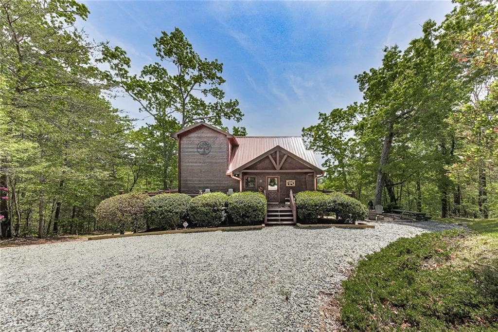 3 bedroom, 3 bathroom, 2,370 sq ft single family residence for sale at 88 Black Gum Lane, Blue Ridge, GA 30513 — photo 2