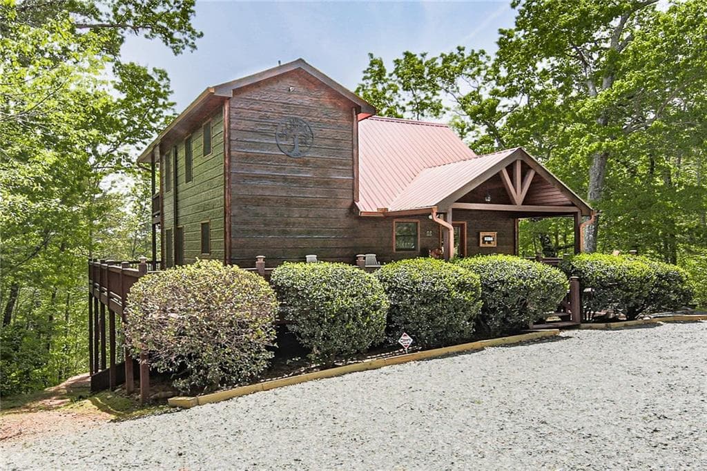 3 bedroom, 3 bathroom, 2,370 sq ft single family residence for sale at 88 Black Gum Lane, Blue Ridge, GA 30513 — photo 3