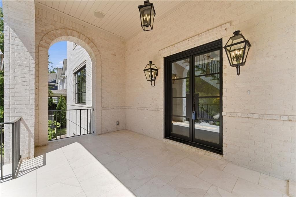 6 bedroom, 6 bathroom, 6,204 sq ft single family residence for sale at 1366 Wessyngton Road, Atlanta, GA 30306 — photo 2