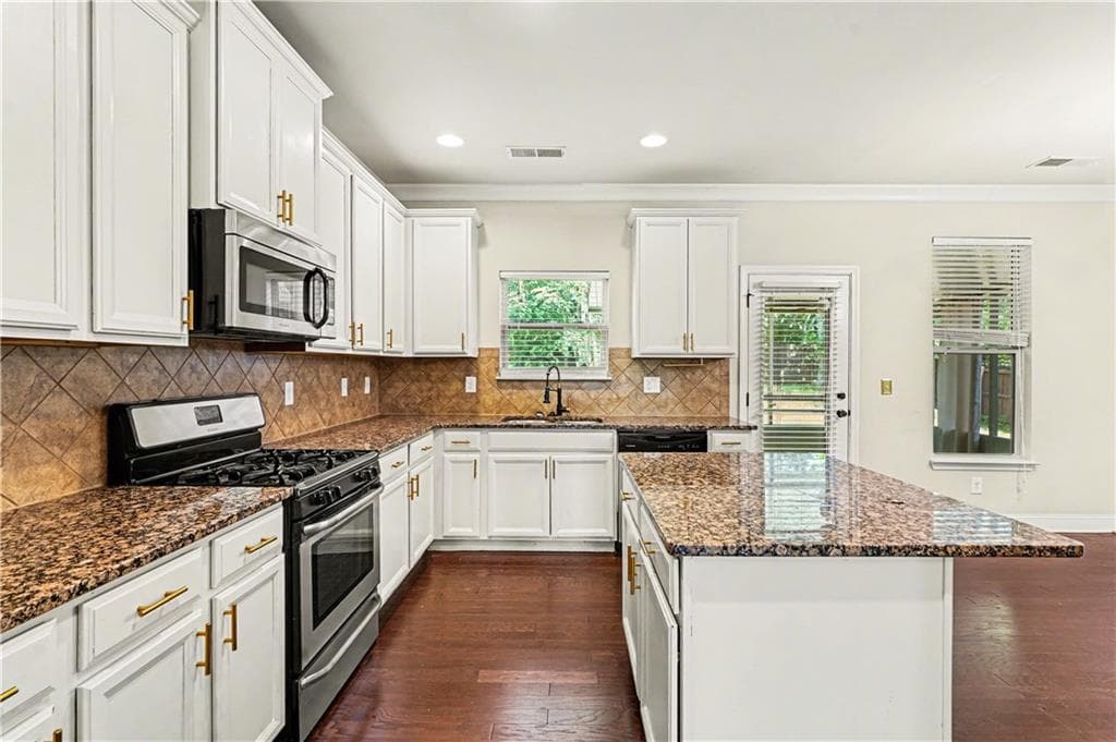 4 bedroom, 3 bathroom, 3,158 sq ft single family residence for sale at 1285 Polk Crossing, Mcdonough, GA 30252 — photo 7