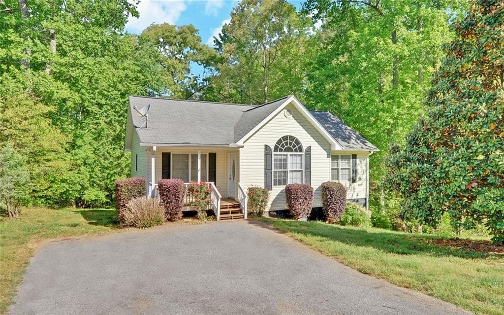 3 bedroom, 2 bathroom, 1,356 sq ft single family residence under contract at 330 Cedar Springs Lane, Dahlonega, GA 30533 — photo 2