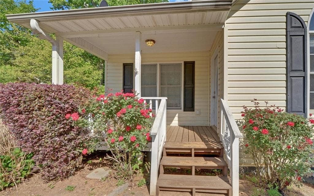 3 bedroom, 2 bathroom, 1,356 sq ft single family residence under contract at 330 Cedar Springs Lane, Dahlonega, GA 30533 — photo 3