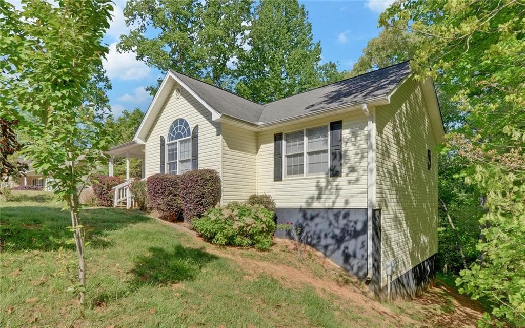 3 bedroom, 2 bathroom, 1,356 sq ft single family residence under contract at 330 Cedar Springs Lane, Dahlonega, GA 30533 — photo 5