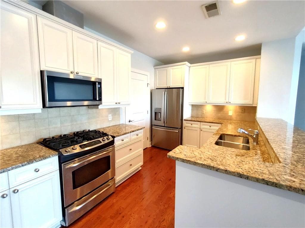 3 bedroom, 3 bathroom, 2,160 sq ft condominium for rent at 2950 Mount Wilkinson Parkway 402, Atlanta, GA 30339 for $3,995 a month — photo 6
