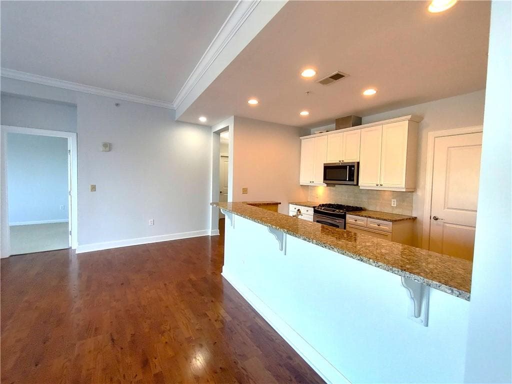 3 bedroom, 3 bathroom, 2,160 sq ft condominium for rent at 2950 Mount Wilkinson Parkway 402, Atlanta, GA 30339 for $3,995 a month — photo 8