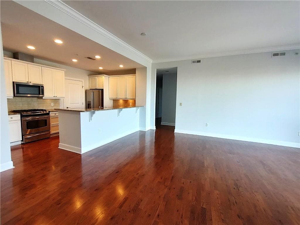 3 bedroom, 3 bathroom, 2,160 sq ft condominium for rent at 2950 Mount Wilkinson Parkway 402, Atlanta, GA 30339 for $3,995 a month — photo 9
