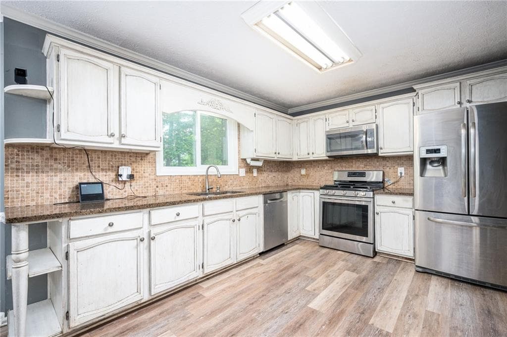 4 bedroom, 3 bathroom, 2,250 sq ft single family residence under contract at 3140 Milford Chse, Marietta, GA 30008 — photo 6