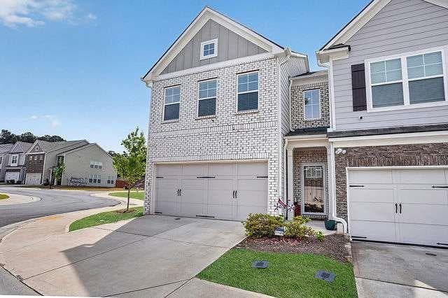 3 bedroom, 3 bathroom, 1,911 sq ft townhouse under contract at 7795 Baron Road, Fairburn, GA 30213 — photo 2