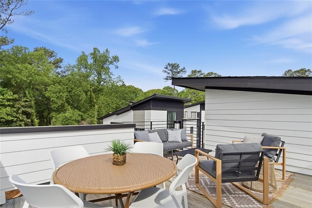 4 bedroom, 4 bathroom, 1,818 sq ft townhouse under contract at 1198 Penny Lane, Atlanta, GA 30324 — photo 2