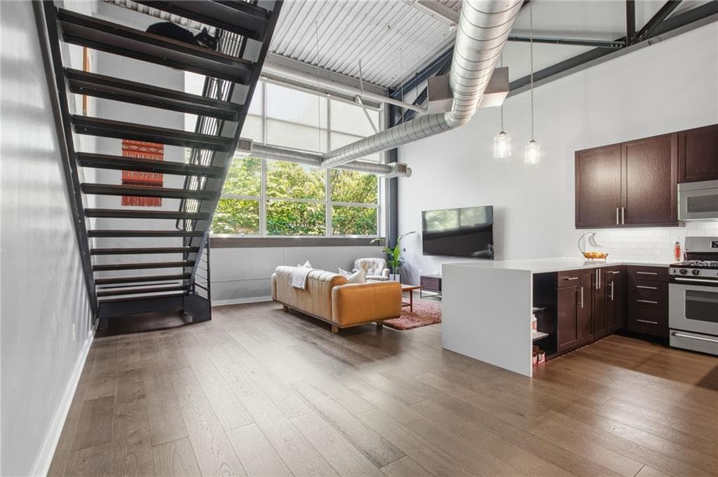 2 bedroom, 2 bathroom, 1,734 sq ft condominium sold at 400 Village Parkway 123, Atlanta, GA 30306