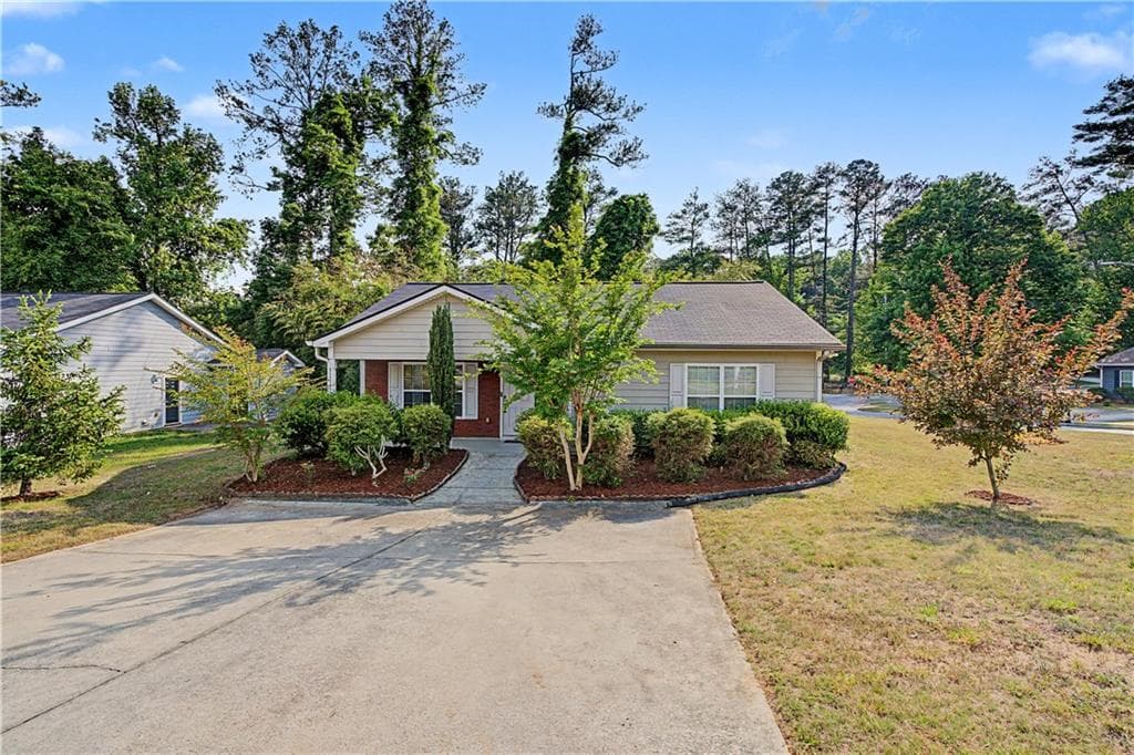 3 bedroom, 2 bathroom, 1,436 sq ft single family residence under contract at 90 Kerwood Court, Austell, GA 30168 — photo 2