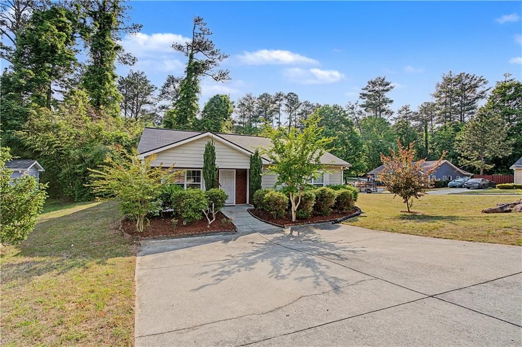 3 bedroom, 2 bathroom, 1,436 sq ft single family residence under contract at 90 Kerwood Court, Austell, GA 30168 — photo 3