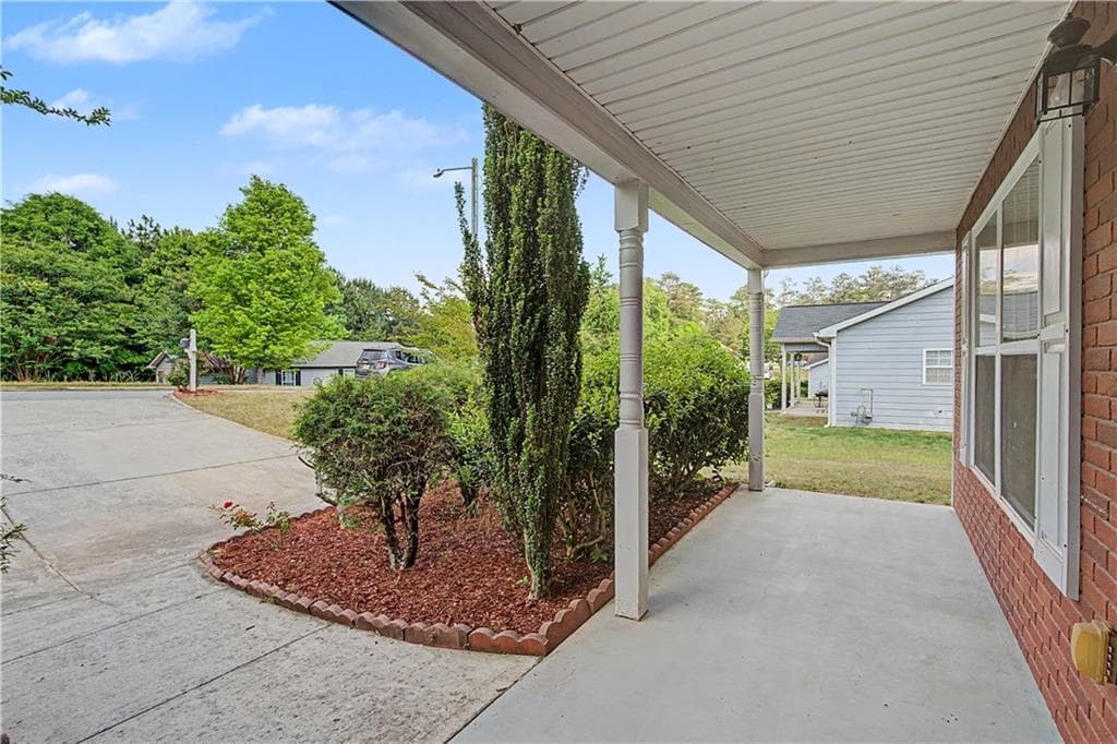3 bedroom, 2 bathroom, 1,436 sq ft single family residence under contract at 90 Kerwood Court, Austell, GA 30168 — photo 5